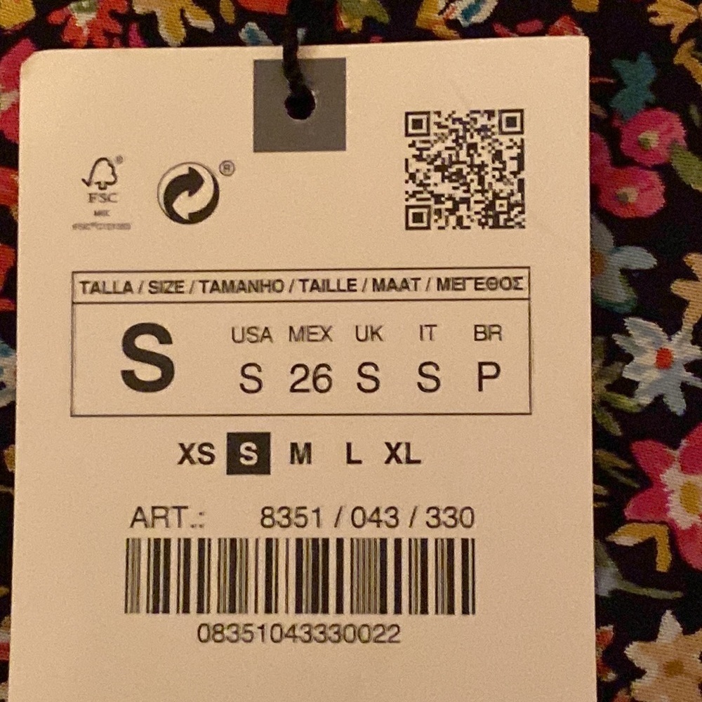NWT. Zara Small Flowers Print Midi Dress with a V-neckline. Size S. - Picture 10 of 12